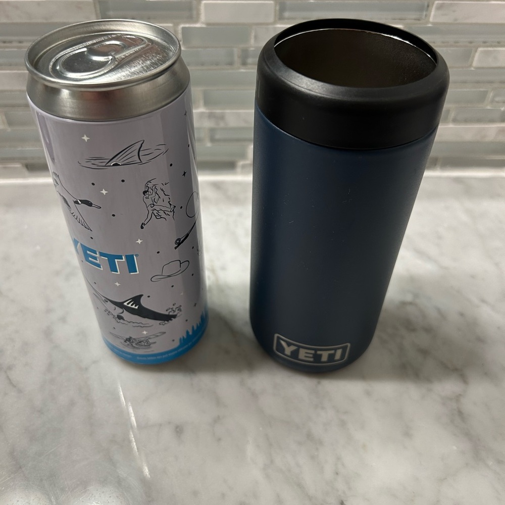 Yeti: Colster Slim - 12 OZ - Navy